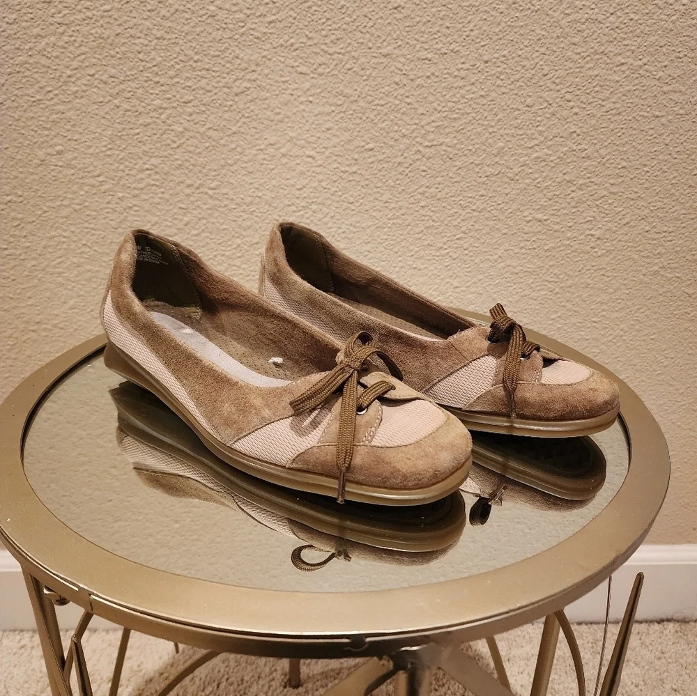 Aerosoles Light Green ๐ Telegram Suede Leather Flats Size 9 - Picture 2 of 6